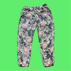 Pretty floral with pockets Divided pants 8